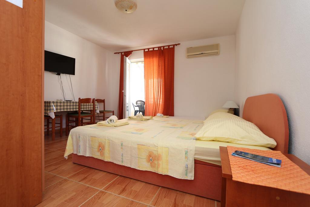 Apartments Antoneta Makarska Exterior photo